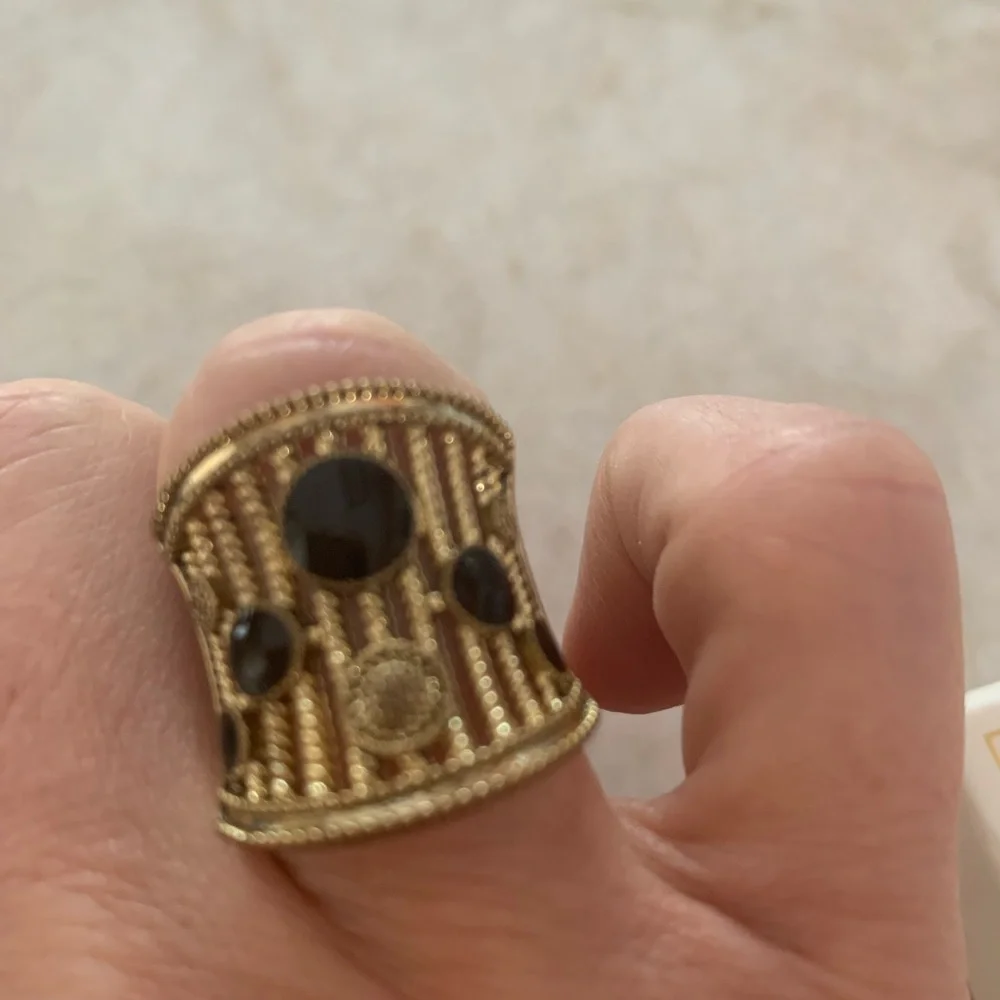 Ring - Picture 2 of 4